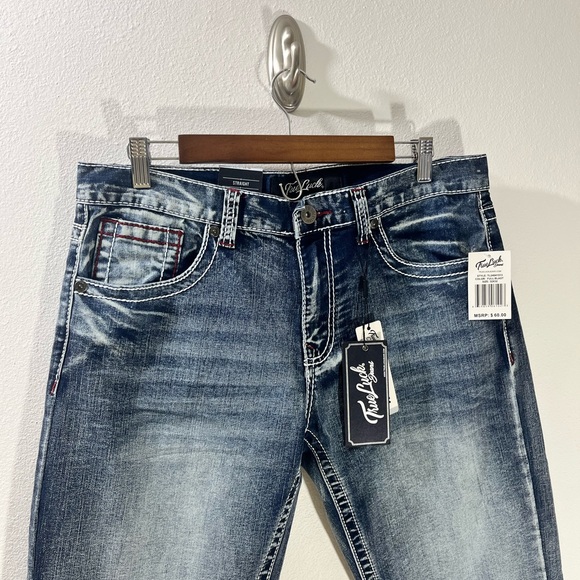 True Luck Men`s Jeans Straight Medium Wash 32x32 NWT $60 Embroidered - Picture 6 of 10